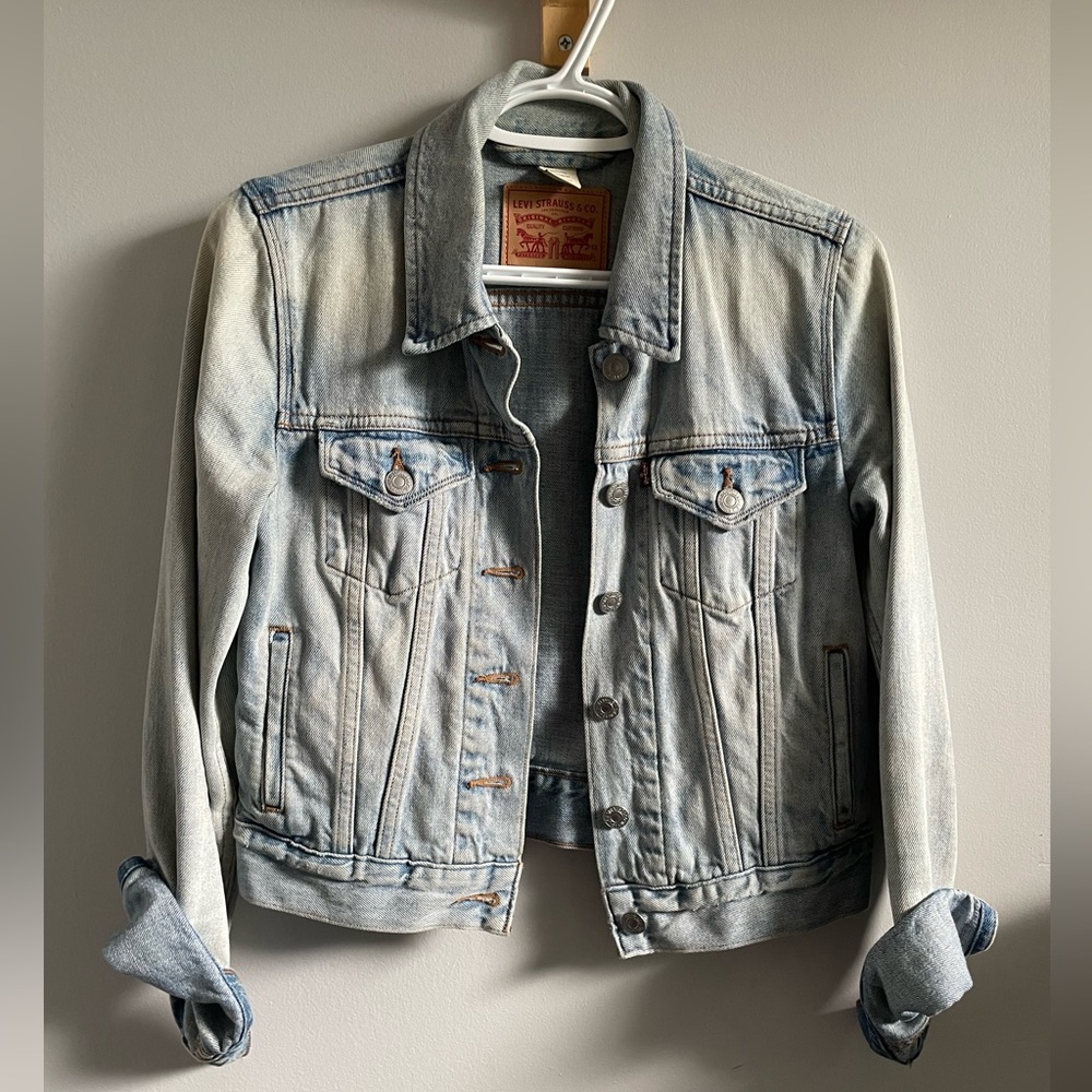 Levi’s Fitted Jean Jacket